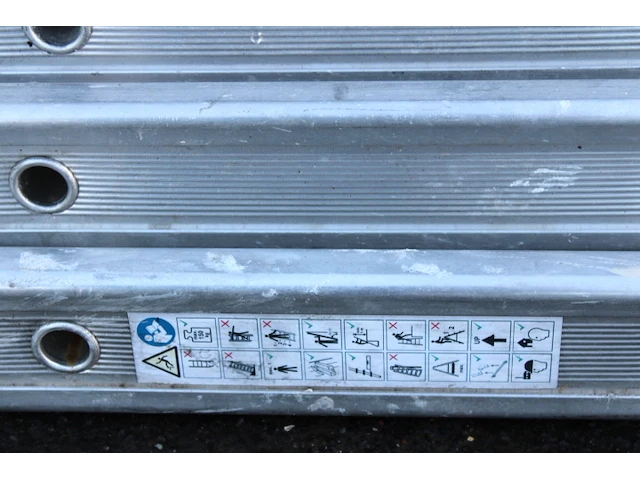 Drie delige aluminium ladder - afbeelding 3 van  3