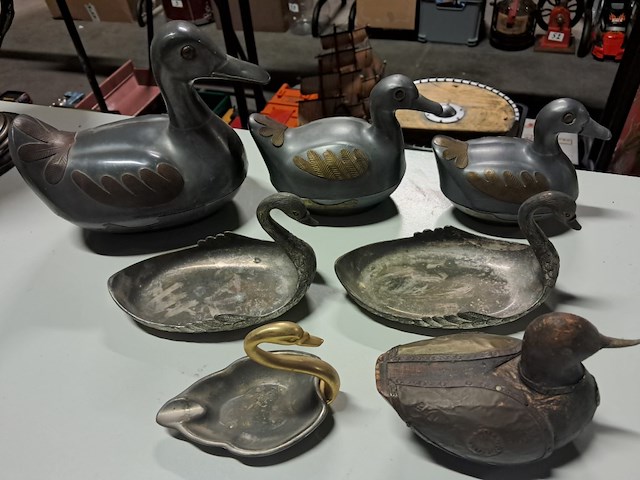 Drie tinnen eenden ,1 in hout en 3 in schaalvorm - afbeelding 3 van  6