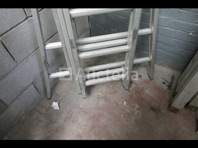 Drievoudig element massieve ladder - afbeelding 1 van  5