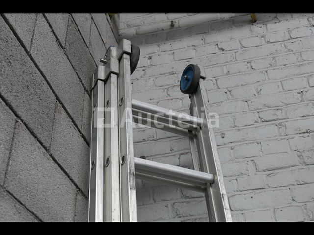 Drievoudig element massieve ladder - afbeelding 4 van  5