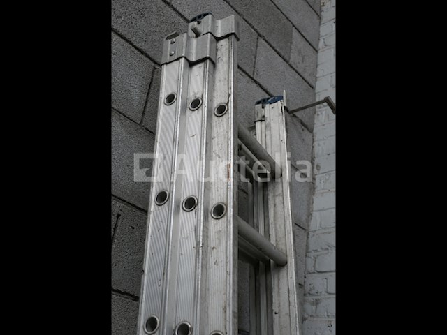 Drievoudig element massieve ladder - afbeelding 1 van  7