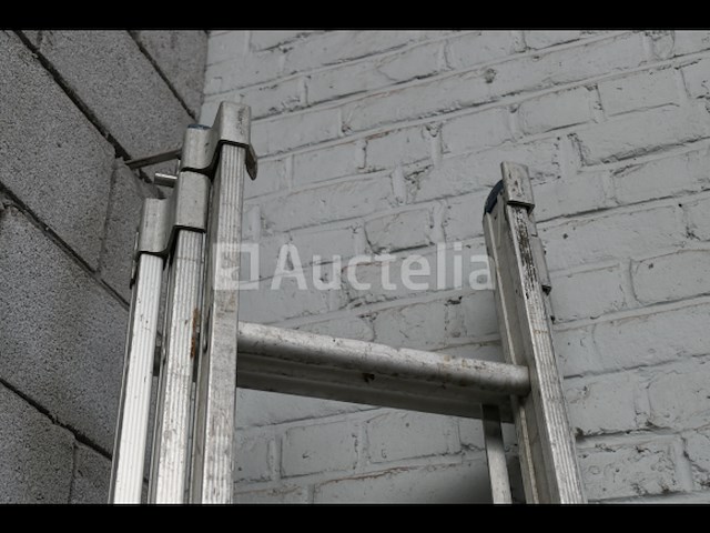 Drievoudig element massieve ladder - afbeelding 2 van  7