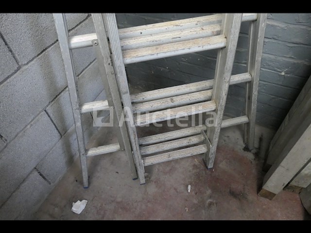 Drievoudig element massieve ladder - afbeelding 4 van  7