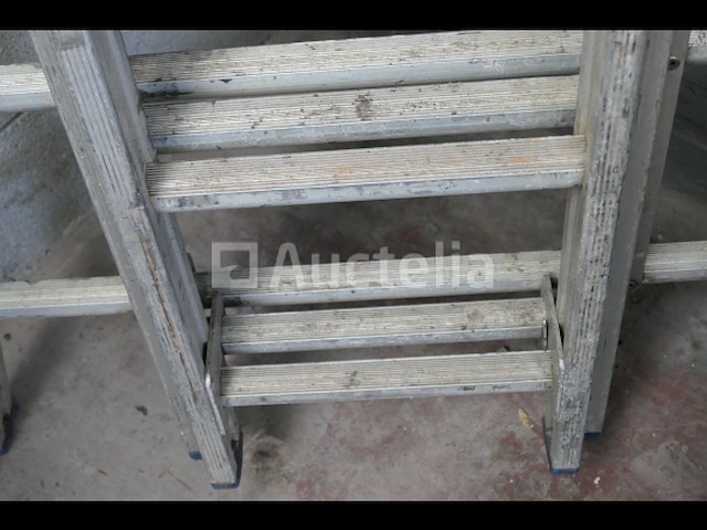 Drievoudig element massieve ladder - afbeelding 5 van  7