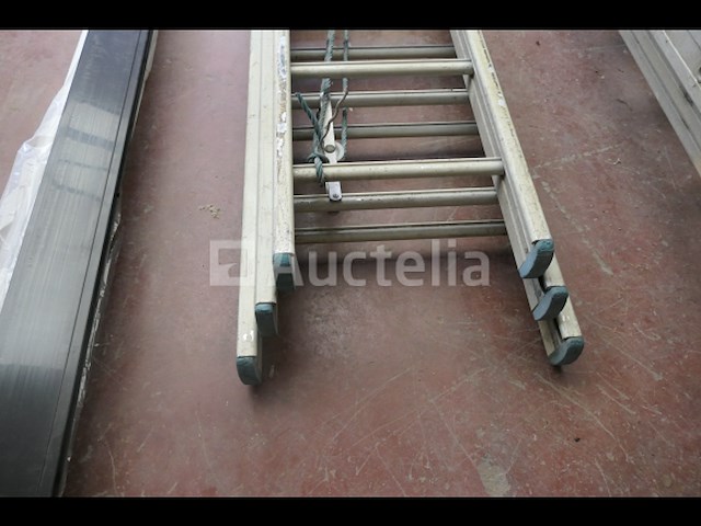 Drievoudig element massieve ladder - afbeelding 1 van  5