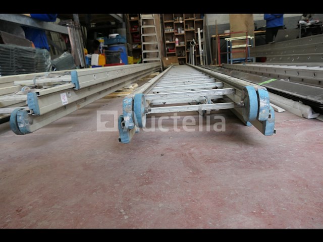 Drievoudig element massieve ladder - afbeelding 2 van  5