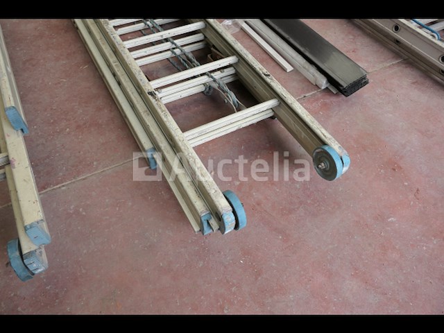 Drievoudig element massieve ladder - afbeelding 3 van  5