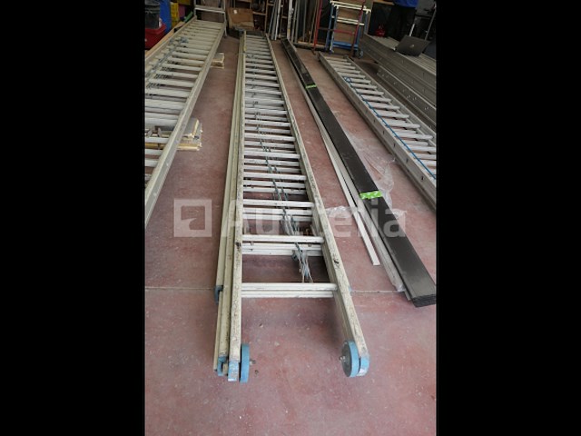 Drievoudig element massieve ladder - afbeelding 4 van  5