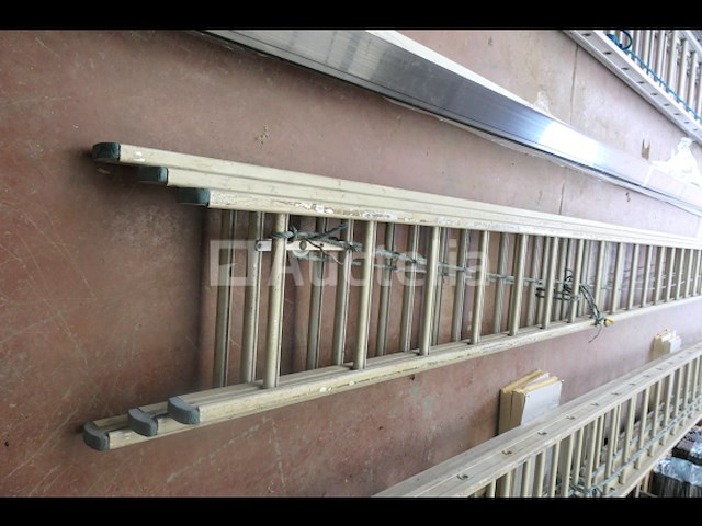 Drievoudig element massieve ladder - afbeelding 5 van  5