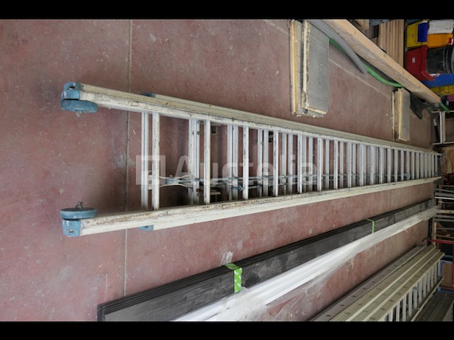 Drievoudig element massieve ladder - afbeelding 2 van  6