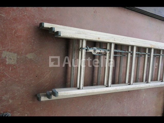 Drievoudig element massieve ladder - afbeelding 4 van  6