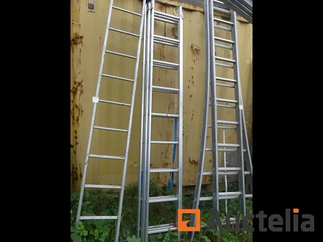 Drievoudige aluminium ladder 3x9 treden - afbeelding 1 van  6