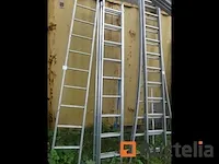 Drievoudige aluminium ladder 3x9 treden - afbeelding 1 van  6