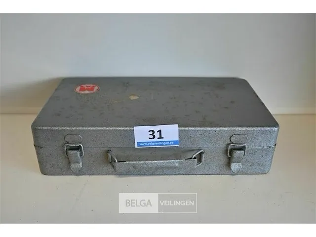 Drilboormachine makita type 8419b2 in koffer niet compleet! - afbeelding 2 van  3