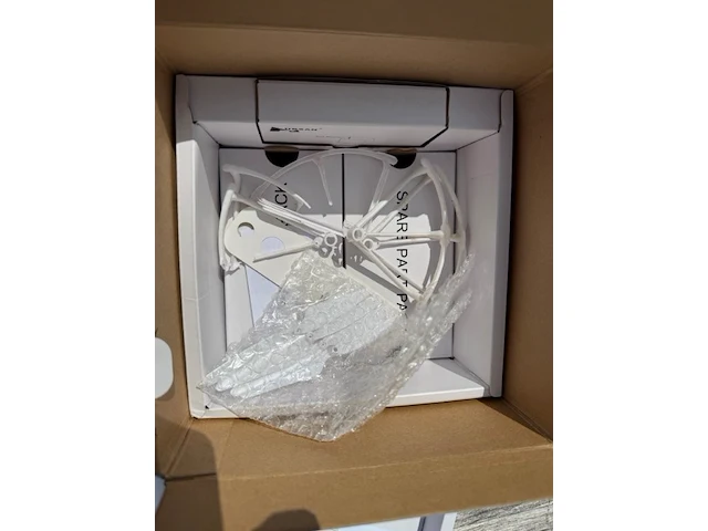 Drone husban - afbeelding 5 van  5