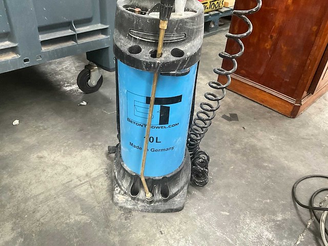 Drukspuit/rugspuit betontrowel - afbeelding 2 van  5