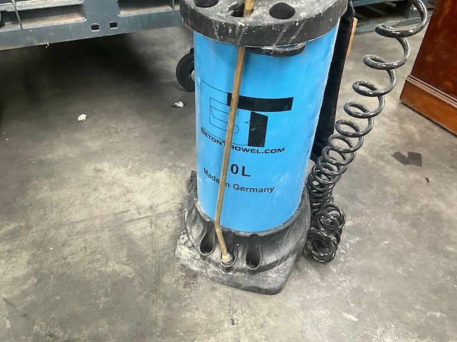 Drukspuit/rugspuit betontrowel - afbeelding 3 van  5