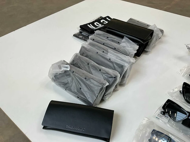 Dsquared2 zonnebril (12x) - afbeelding 2 van  11