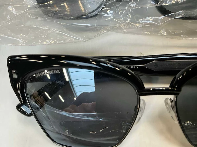 Dsquared2 zonnebril (12x) - afbeelding 10 van  11