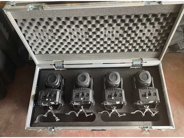 Dss flightcases met 4x stagg headbanger hb10 - afbeelding 1 van  5