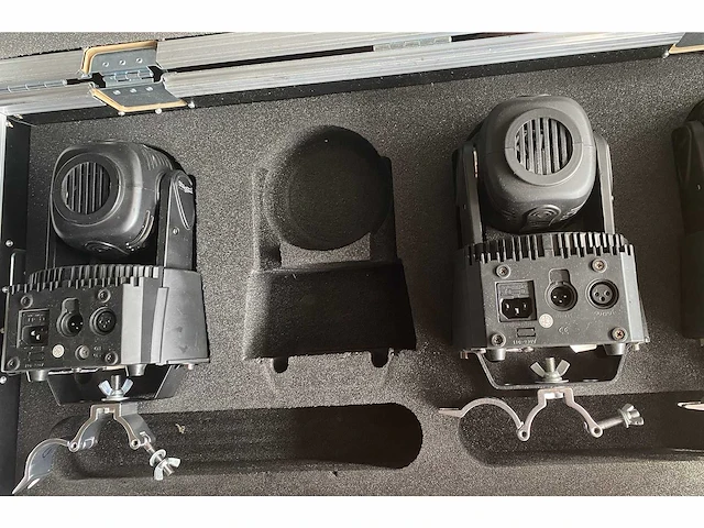 Dss flightcases met 4x stagg headbanger hb10 - afbeelding 3 van  5