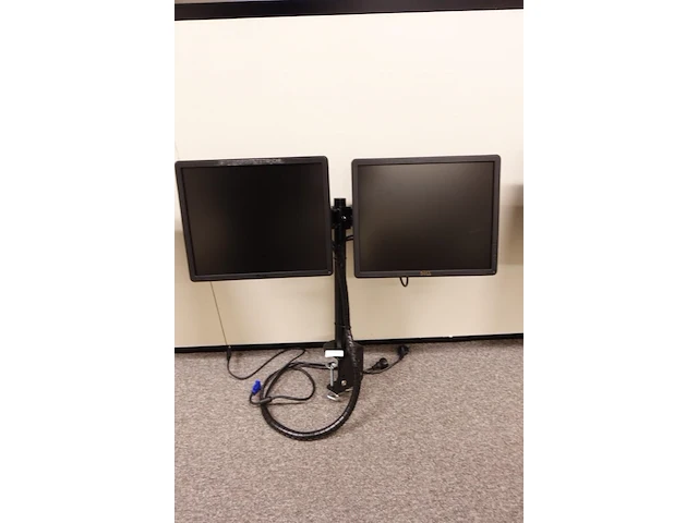 Dual monitor arm mount with 2x 17" dell monitor - afbeelding 1 van  2