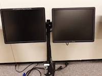 Dual monitor arm mount with 2x 17" dell monitor - afbeelding 1 van  2