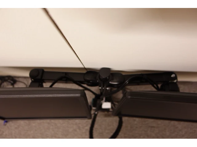Dual monitor arm mount with 2x 17" dell monitor - afbeelding 2 van  2