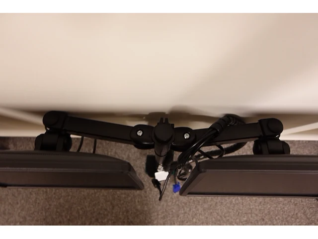 Dual monitor arm mount with 2x 17" dell monitor - afbeelding 2 van  2