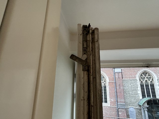 Dubbel opendraaiend houten raam (dubbel glas) - afbeelding 6 van  7