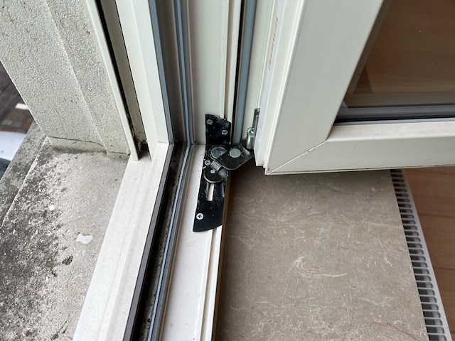 Dubbel opendraaiend pvc raam met onderverdeling - afbeelding 6 van  7