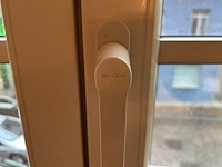 Dubbel opendraaiend pvc raam met onderverdeling - afbeelding 2 van  7