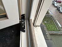 Dubbel opendraaiende pvc raam beige (dubbel glas) - afbeelding 4 van  5