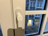 Dubbel opendraaiende pvc raam beige (dubbel glas) - afbeelding 4 van  4