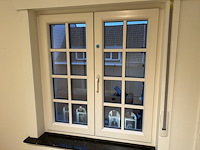 Dubbel opendraaiende pvc raam beige (dubbel glas) - afbeelding 1 van  1