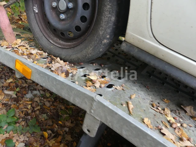 Dubbelassige dieplader (op straat in beslag genomen) markering onleesbaar - afbeelding 15 van  20