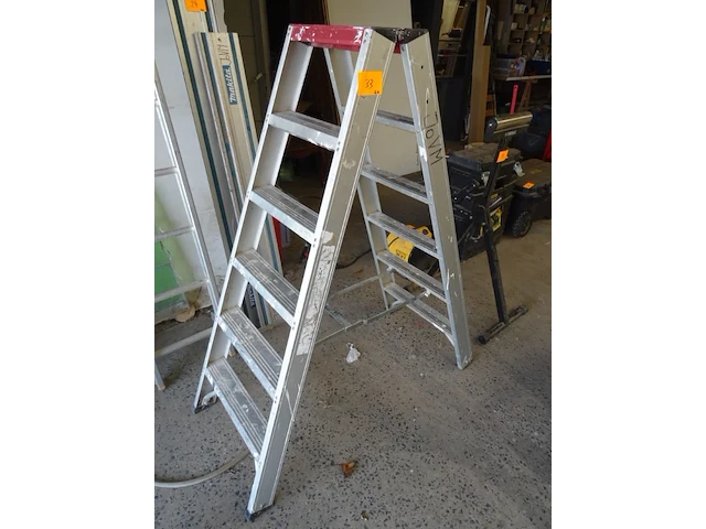 Dubbele alu trapladder + alu ladder - afbeelding 1 van  4