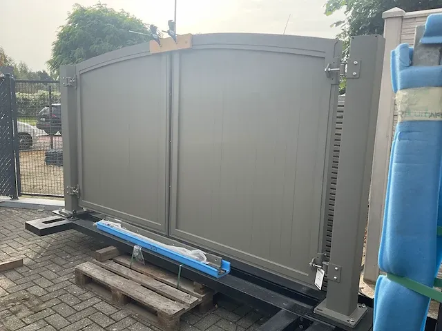 Dubbele aluminium draaipoort - afbeelding 2 van  5