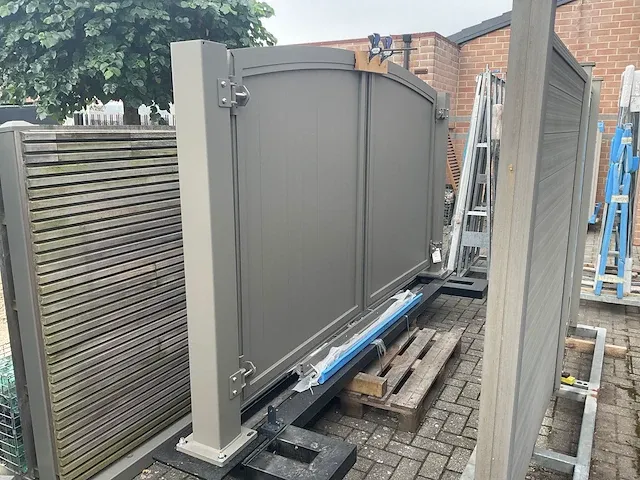 Dubbele aluminium draaipoort - afbeelding 3 van  5