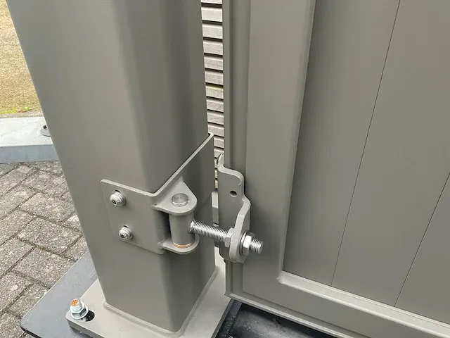 Dubbele aluminium draaipoort - afbeelding 4 van  5
