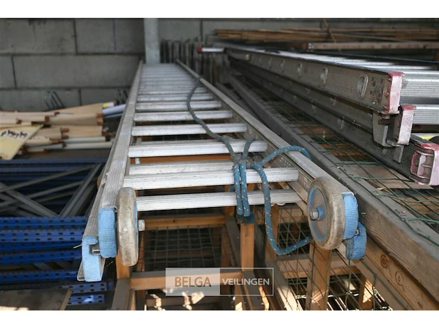 Dubbele aluminium ladder - afbeelding 2 van  4
