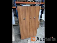Dubbele deur houten kledingkast - afbeelding 1 van  4