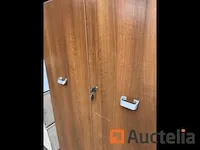 Dubbele deur houten kledingkast - afbeelding 2 van  4