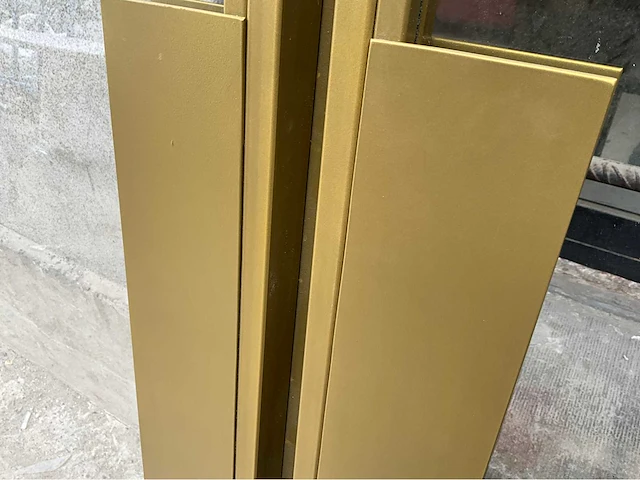 Dubbele glazen deur – aluminium kader – ral1036 goud - afbeelding 6 van  12