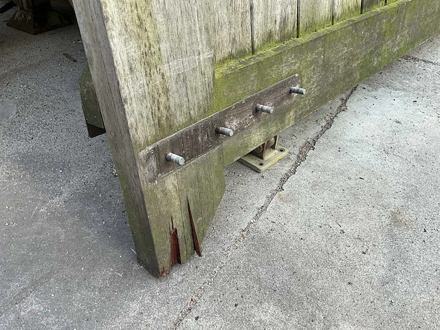 Dubbele houten poort + vast gedeelte - afbeelding 8 van  9