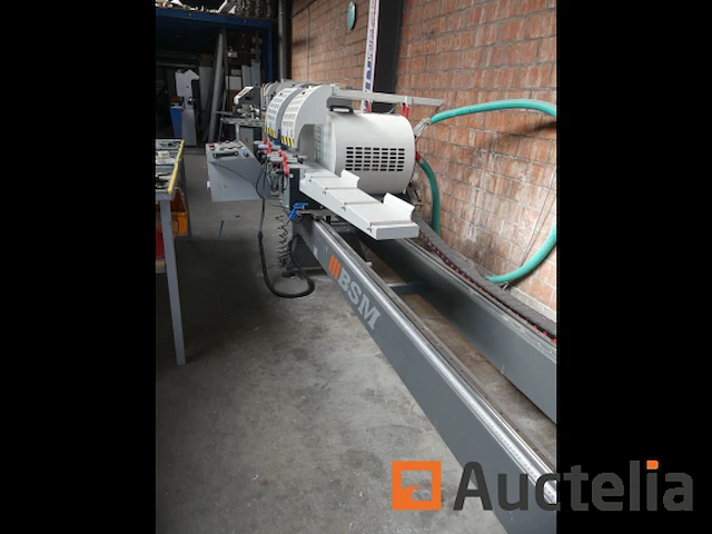 Dubbele kop verstekzaag voor chassis bsm dubbele hoek snijmachine - afbeelding 1 van  9