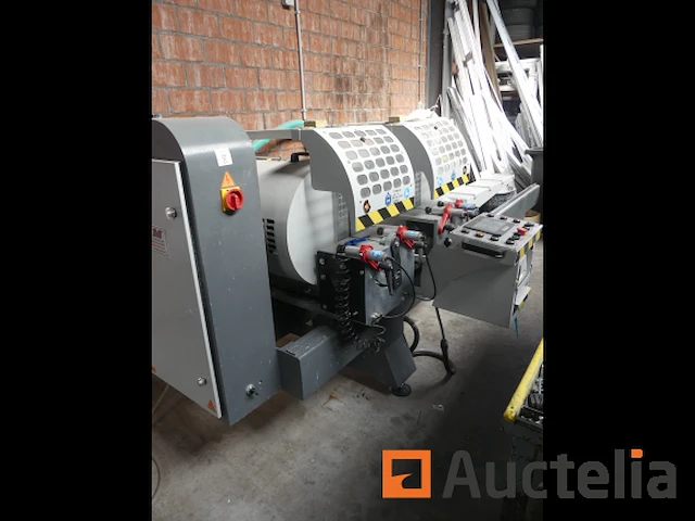 Dubbele kop verstekzaag voor chassis bsm dubbele hoek snijmachine - afbeelding 3 van  9