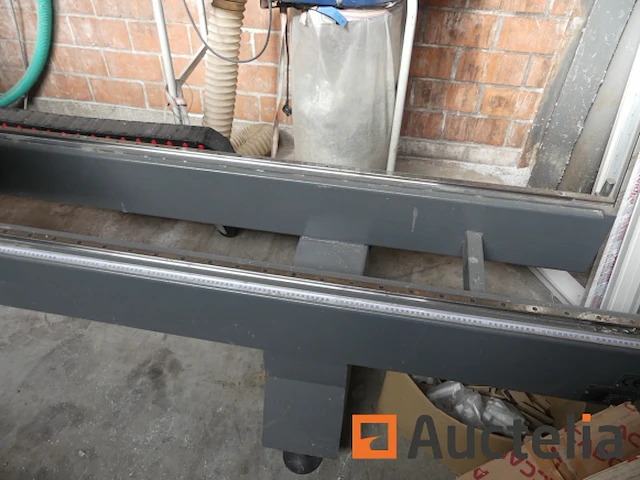 Dubbele kop verstekzaag voor chassis bsm dubbele hoek snijmachine - afbeelding 4 van  9