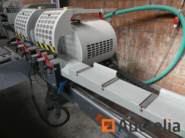 Dubbele kop verstekzaag voor chassis bsm dubbele hoek snijmachine - afbeelding 7 van  9