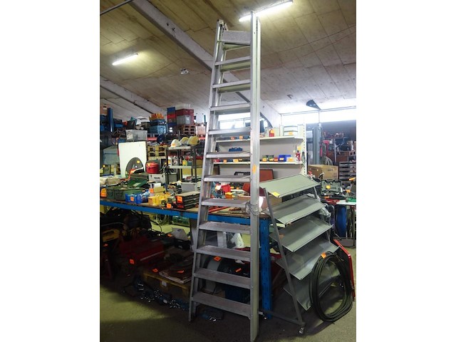 Dubbele ladder 2 x 11 treden (na te zien) - afbeelding 1 van  2